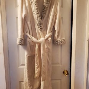 Womens soft bathrobe cream with grey faux fur Sm